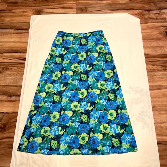 Y2K Blue and Green Skirt! Brand:Good Clothes Collections - Picture 2 of 3